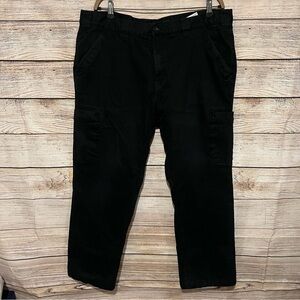 Men's insulated pants. Windriver fleece lined cargo pants. In great shape. Black